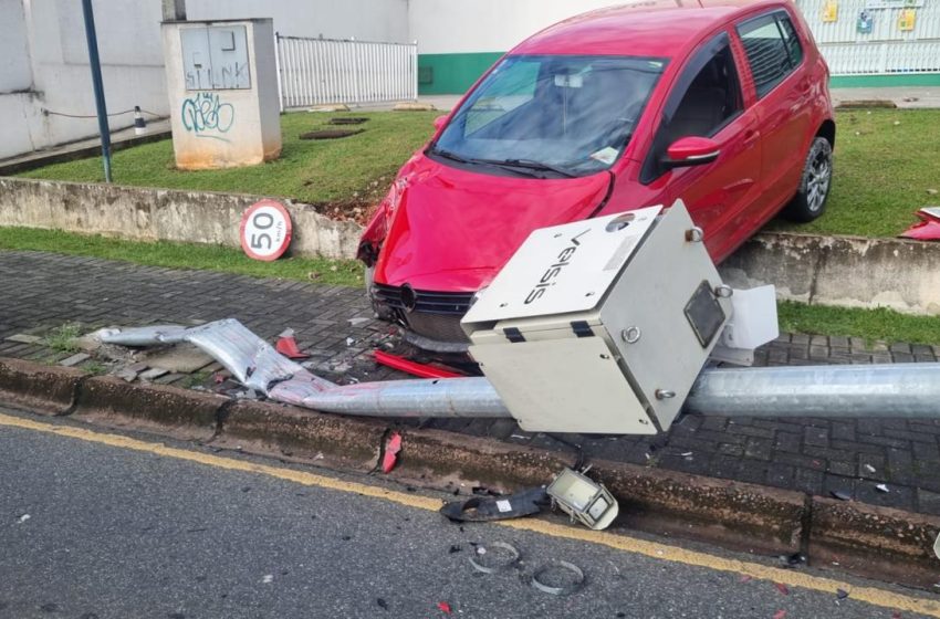 acidente idoso dorme no volante em Curitiba