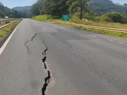 BR-376 segue sem previsão de liberação após afundamento de pista