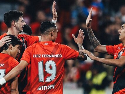 Lucas Di Yorio sai do fim da fila e vira artilheiro do Athletico no início do Paranaense