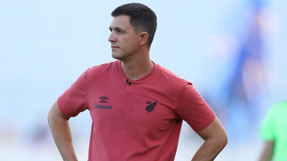 Técnico do Athletico espera por mais reforços
