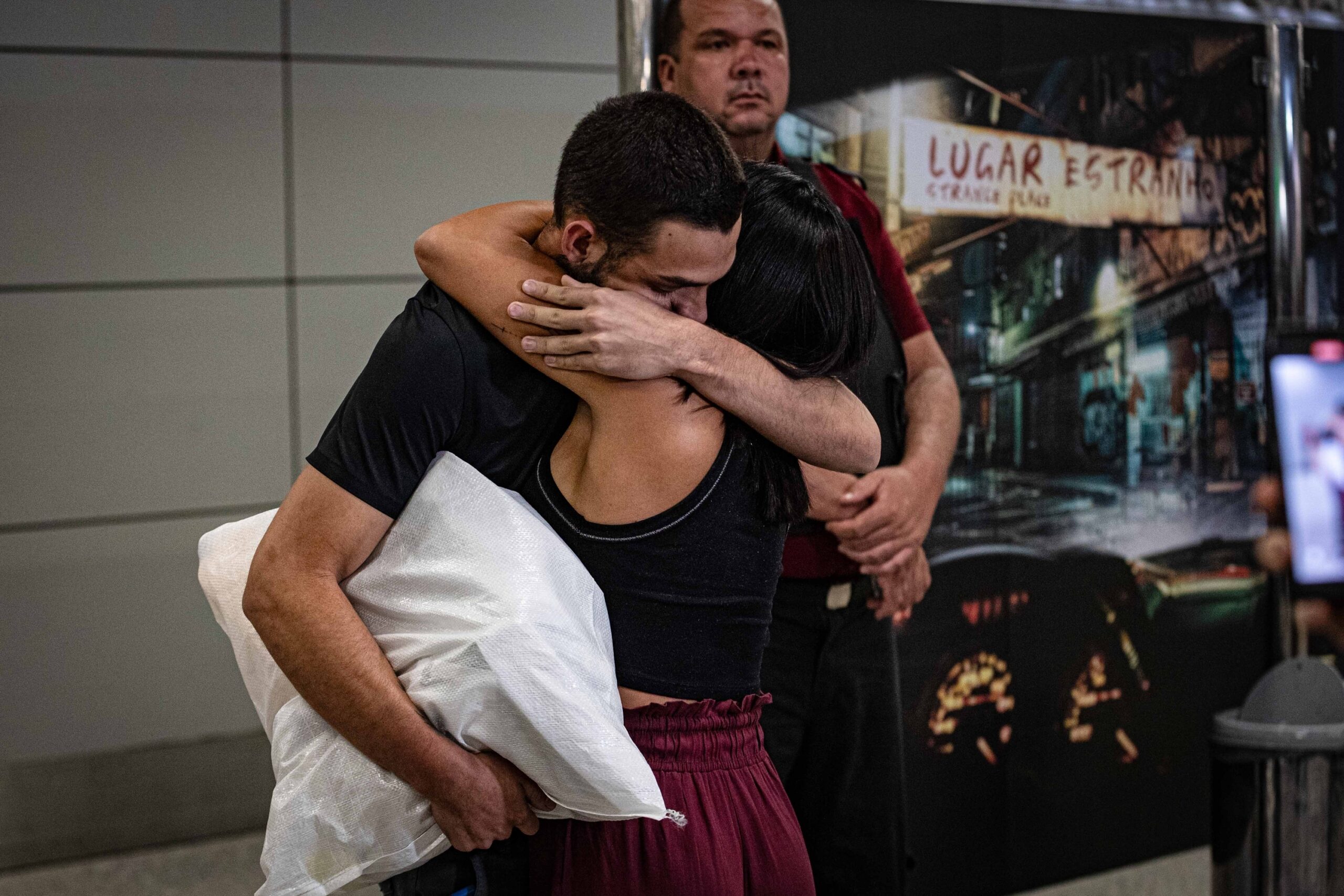 brasileiros deportados relataram maus-tratos