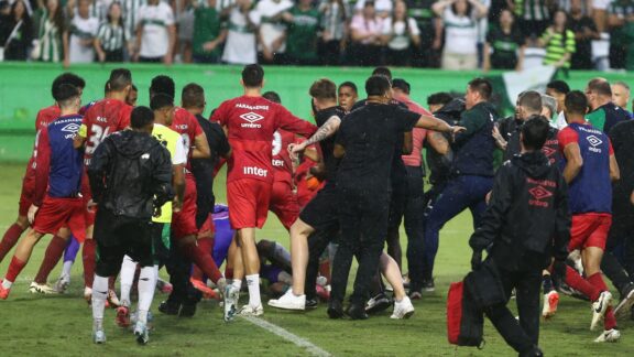 Coritiba x Athletico: TJD-PR denuncia 12 jogadores por confusão no clássico