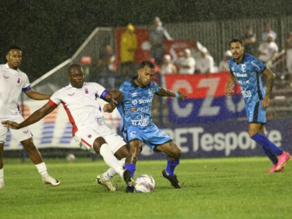 Em jogo com paralisação, Paraná Clube perde para o Azuriz e entra na zona de rebaixamento