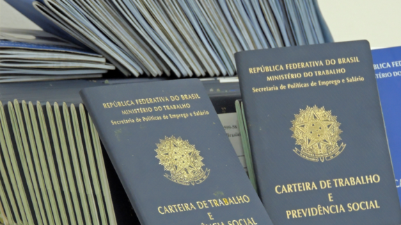 Paraná abre 15,9 mil vagas de emprego em janeiro
