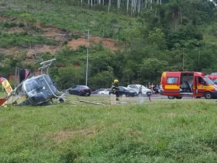 Helicóptero cai próximo ao Beto Carrero World com cinco pessoas a bordo