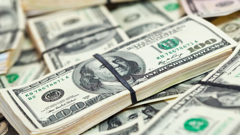 Dólar cai para R$ 5,91 e registra maior queda semanal desde agosto