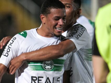 Coritiba poupa titulares, vence o Maringá e se recupera no Campeonato Paranaense