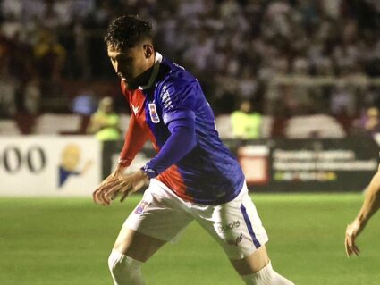Paraná Clube leva gol no último lance e segue sem vencer no Paranaense