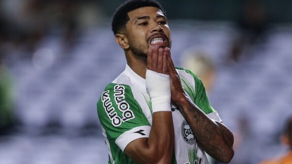 Coritiba dá novo vexame e cai para time da Série D na Copa do Brasil