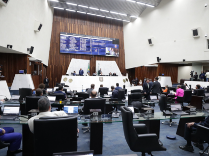 Paraná: deputado quer impor regras para participação de menores de idade em manifestações