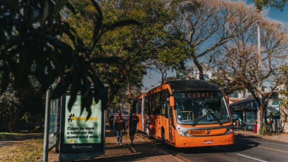 Desembarque de mulheres fora dos pontos de ônibus pode virar lei em Curitiba