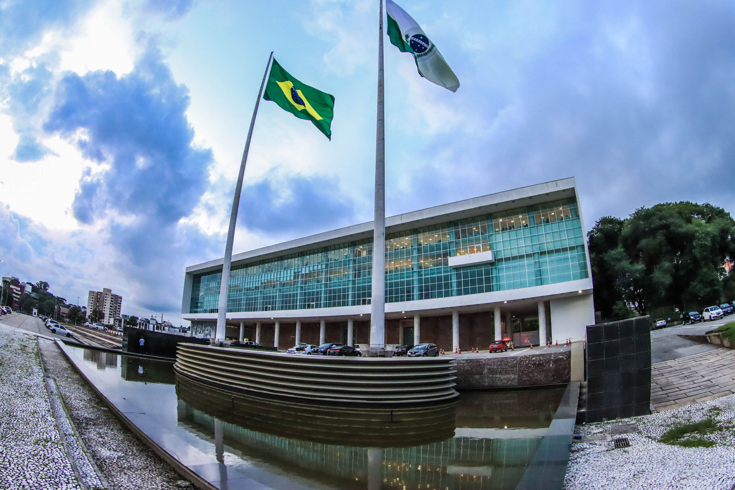 Governo-do-Parana-apresenta-balanco-de-2024-e-metas-de-2025-a-Assembleia-Legislativa-palacio-iguacu-scaled.jpg