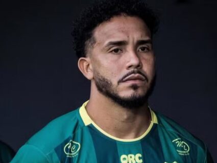 Jogador de 26 anos sofre mal súbito em alojamento e morre antes de jogo
