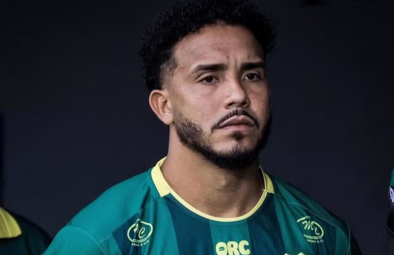 Jogador de 26 anos sofre mal súbito em alojamento e morre antes de jogo