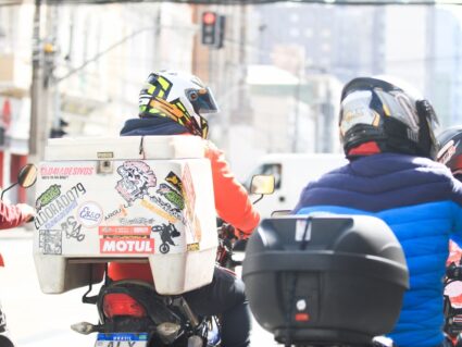 Motofretistas buscam alternativa ao iFood em Curitiba