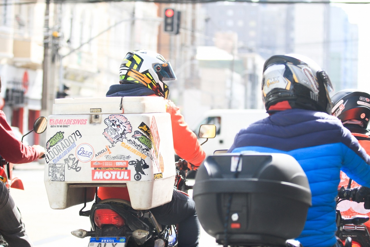 Motofretistas buscam alternativa ao iFood em Curitiba