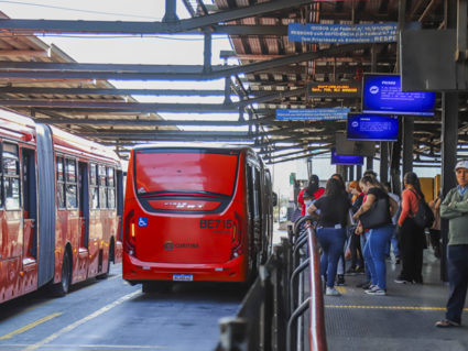 Já é possível solicitar passagens de ônibus gratuitas para desempregados em Curitiba 
