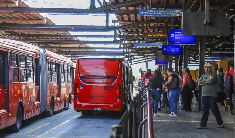 Já é possível solicitar passagens de ônibus gratuitas para desempregados em Curitiba