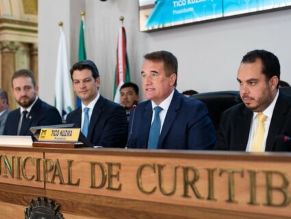 Pimentel pede apoio aos vereadores para criar vale-creche em Curitiba