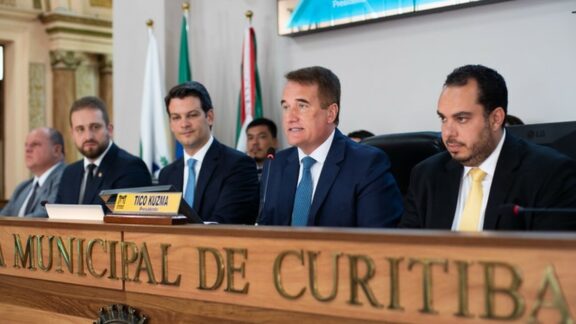 Pimentel pede apoio aos vereadores para criar vale-creche em Curitiba