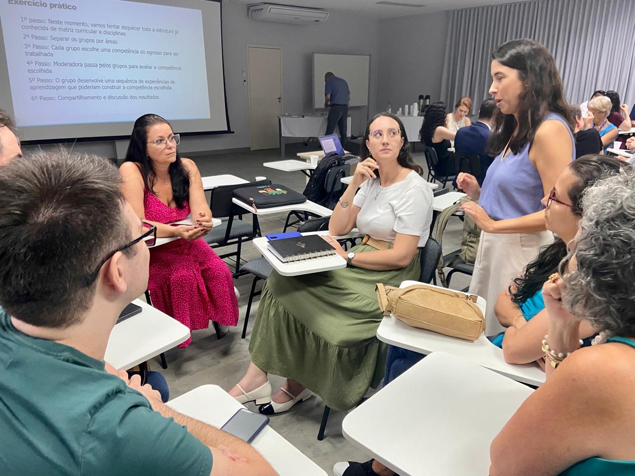 Professores da FAPI discutem Currículo por Competências no Ensino Superior