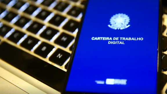 Projeto proíbe escala 6×1 em contratos do município de Curitiba