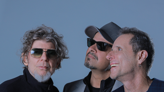 Titãs e sertanejos embalam último sábado de shows do Verão Maior Paraná