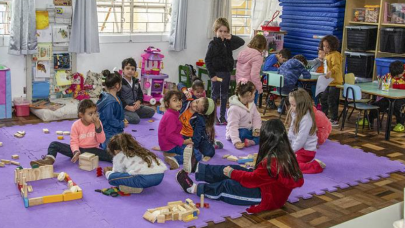 Vale-creche de Curitiba segue para sanção do prefeito Eduardo Pimentel