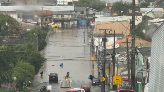 Curitiba registra pontos de alagamentos após temporal