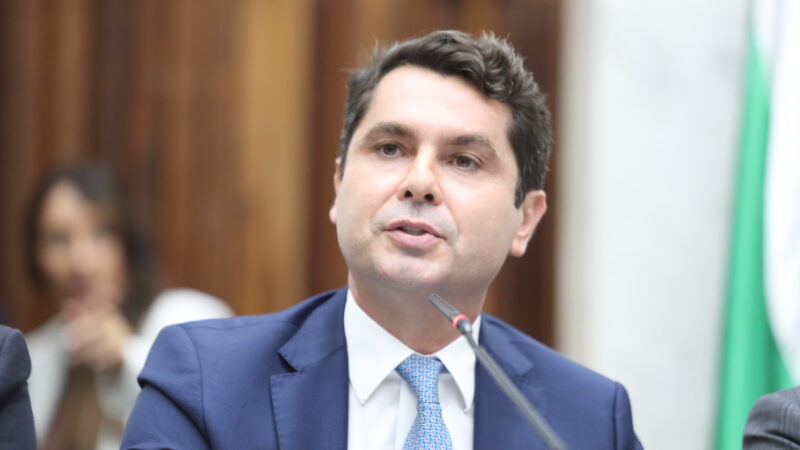 Romaria no gabinete de Curi é maior que a Hora do Ângelus