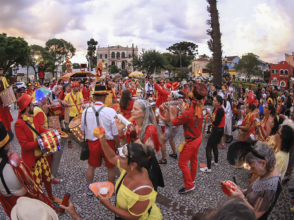 Carnaval Curitiba: saiba como denunciar importunação sexual durante a folia