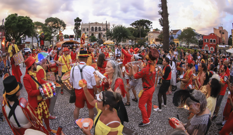 Carnaval Curitiba: saiba como denunciar importunação sexual durante a folia