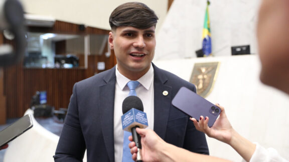 Deputado alvo de operação nega rachadinha e se diz vítima