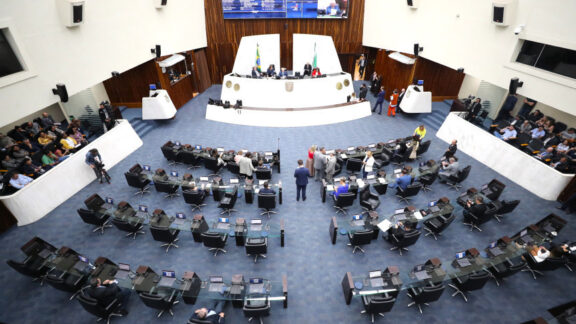 Mudança em regra da época do Brasil Império vai dar mais agilidade às votações na Alep