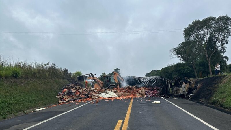 Acidente na BR-277 deixa duas pessoas mortas em Prudentópolis