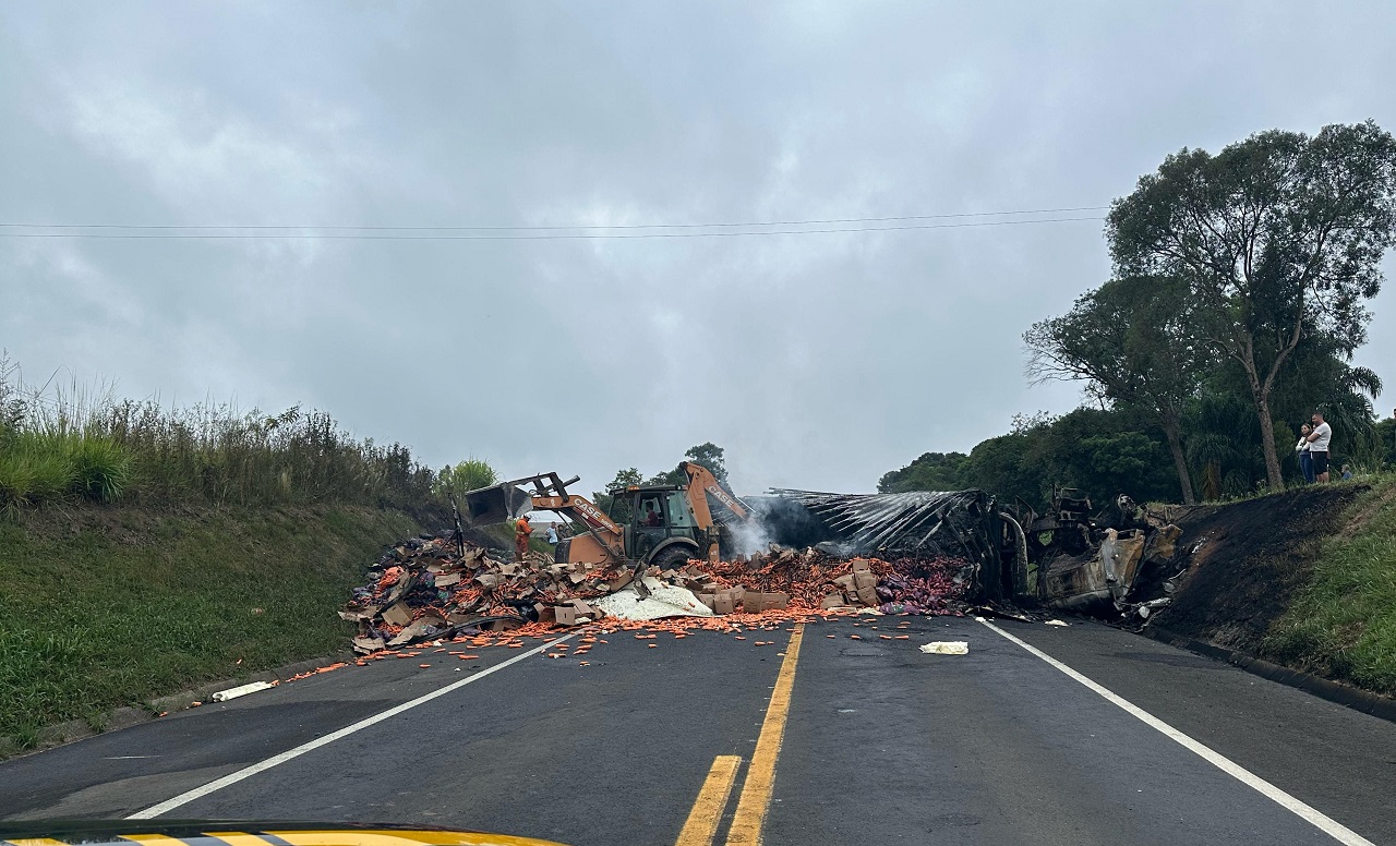 Acidente na BR-277 deixa duas pessoas mortas em Prudentópolis