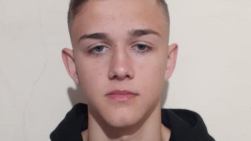 Adolescente de 17 anos é morto com tiro na cabeça durante assalto em Curitiba