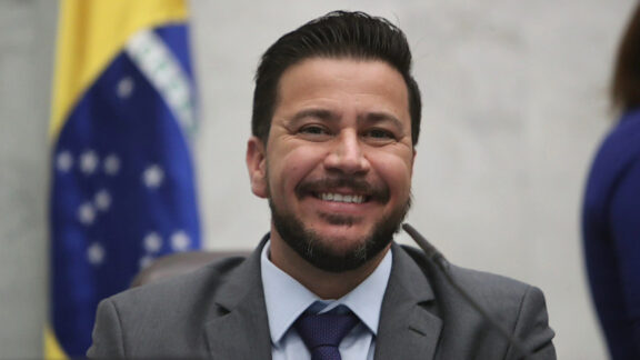 Arilson coloca campanha na rua para presidência do PT