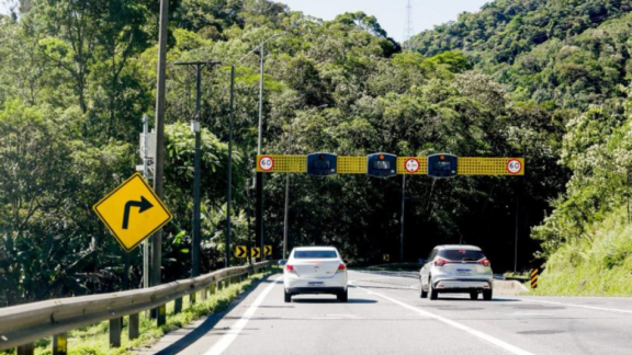 BR-376 sofre bloqueios em Guaratuba e Tijucas do Sul nesta semana