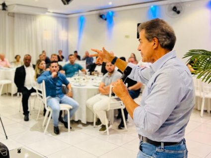 Beto Richa reúne prefeitos e vereadores do PSDB em Curitiba