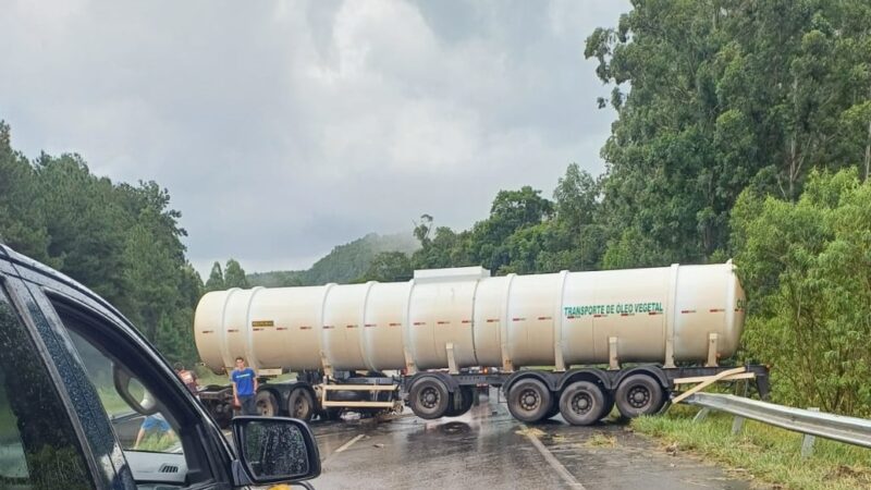 Carretas excedem velocidade permitida e causam acidente na BR-376