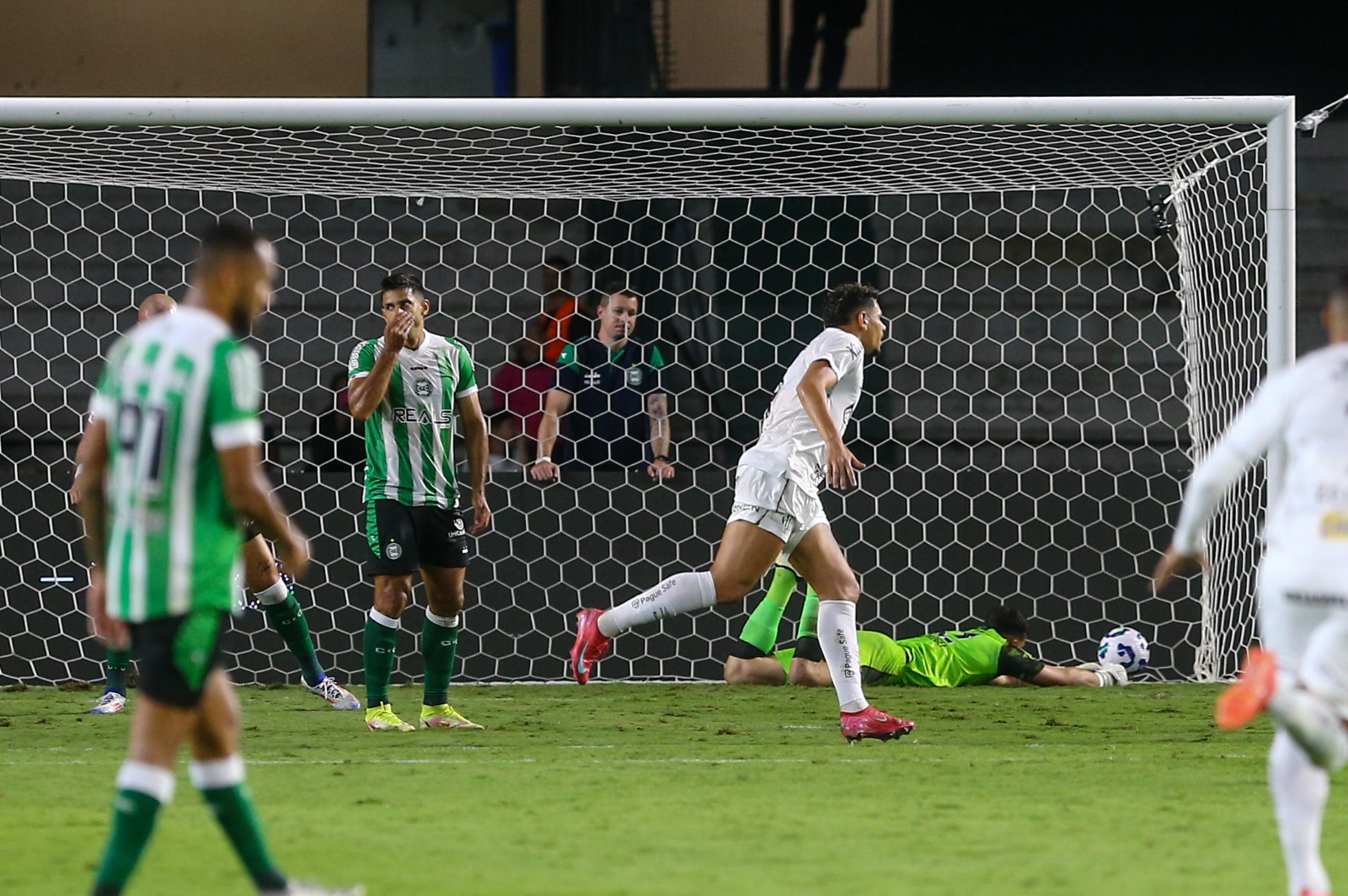 Coritiba é goleado pelo Santos em amistoso sem Neymar