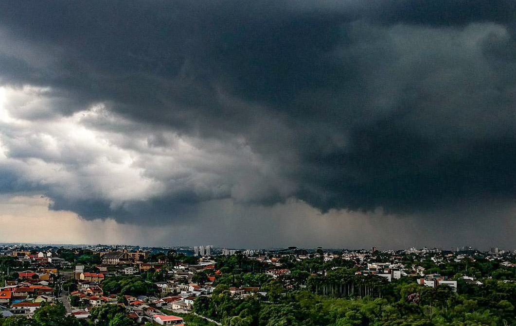 Frente fria provoca temporais no Paraná nesta sexta alerta Simepar
