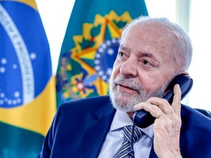 Lula liga para Walter Salles e o parabeniza pelo Oscar de Ainda Estou Aqui