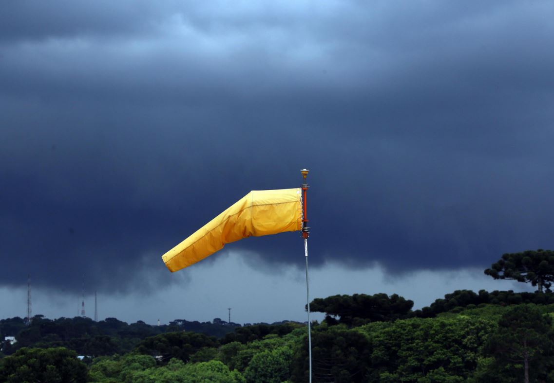 Mais de 40 cidades do Paraná estão sob alerta de tempestade