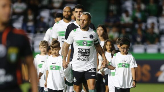 “Capítulo especial”, diz Rafinha em despedida do Coritiba