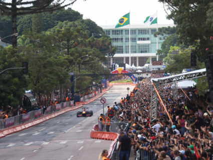 Red Bull Showrun leva 70 mil pessoas às ruas de Curitiba