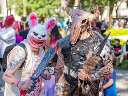 Veja fotos da Zombie Walk em Curitiba