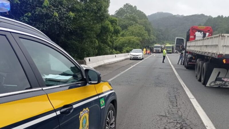 BR-116 é totalmente liberada após horas de bloqueio, na Grande Curitiba