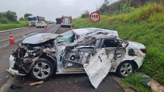 Motorista morre em acidente com ônibus na BR-376